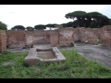 08483 ostia - regio v - insula iii - caseggiato dei lottatori (v,iii,1) (haus der ringer) - perystilium - bli ri sueden - 01-2024.jpg